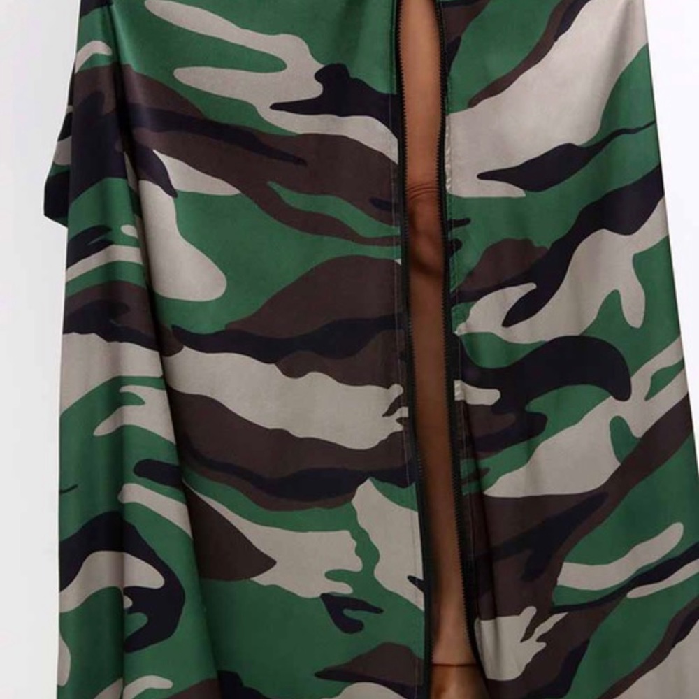 TOV Camo Maxi Skirt/with Pockets NWOT-size 38 - Picture 2 of 6